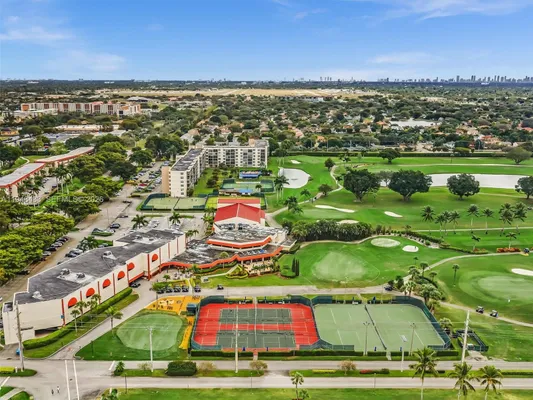 Property Slideshow image 3 of 48 | 9420 s hollybrook lake dr 302, Pembroke Pines, FL, 33025