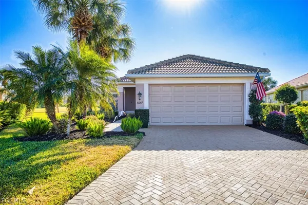 Property Slideshow image 2 of 49 | 10089 oakhurst way, Fort Myers, FL, 33913