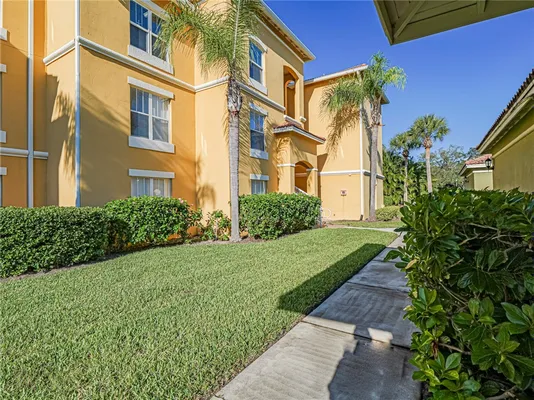 Property Slideshow image 2 of 34 | 5090 fairways cir h206, Vero Beach, FL, 32967