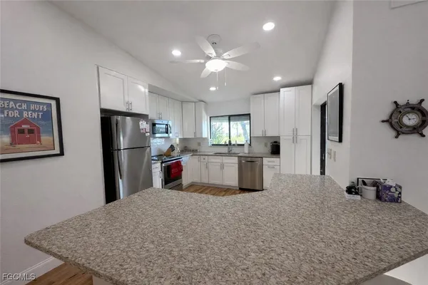 Property Slideshow image 2 of 22 | 11404 caravel cir, Fort Myers, FL, 33908