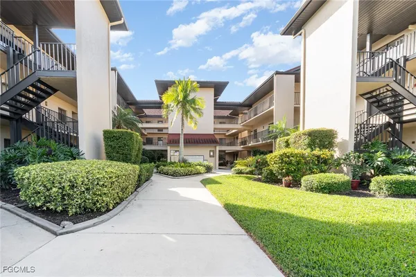 Property Slideshow image 2 of 33 | 13001 cross creek blvd 1209, Fort Myers, FL, 33912