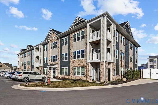 Property Slideshow image 2 of 48 | 6655 citory way unit 103, Moseley, VA, 23120