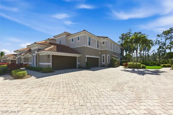 Property Slideshow image 2 of 36 | 10351 glastonbury cir 202, Fort Myers, FL, 33913