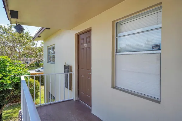 Property Slideshow image 2 of 21 | 7200 nw 4th pl 201, Margate, FL, 33063