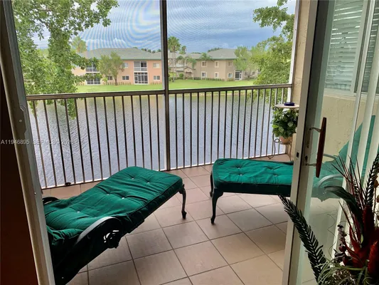 Property Slideshow image 2 of 24 | 7751 southampton ter 310, Tamarac, FL, 33321