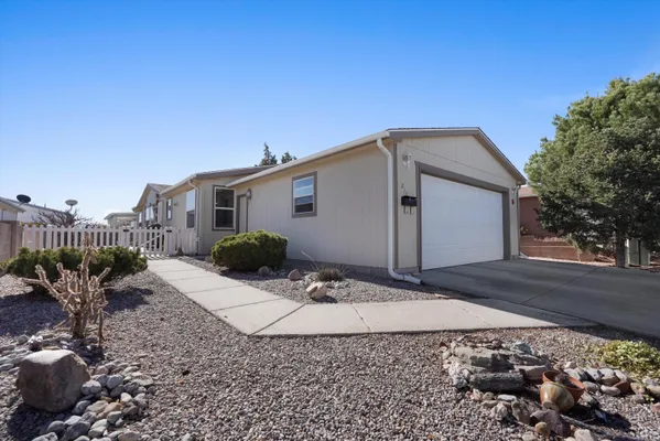 Property Slideshow image 2 of 24 | 213 sunrise bluffs dr, Belen, NM, 87002