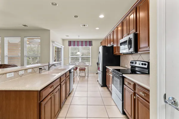 Property Slideshow image 3 of 27 | 407 fort griffin trl, Georgetown, TX, 78633