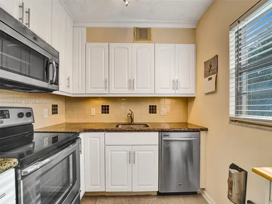 Property Slideshow image 3 of 50 | 251 sw 134th way 110m, Pembroke Pines, FL, 33027