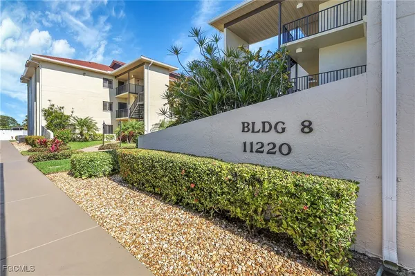Property Slideshow image 3 of 35 | 11220 caravel cir apt 202, Fort Myers, FL, 33908
