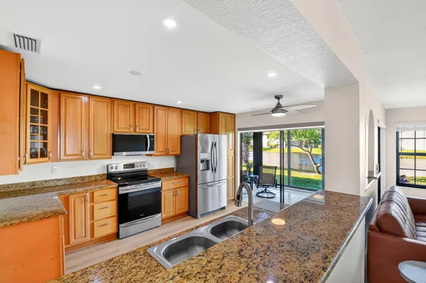 Property Slideshow image 3 of 30 | 3042 lucerne park dr 5612, ,, FL, 33467