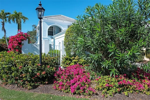 Property Slideshow image 2 of 18 | 808 rue deville # 35, Naples, FL, 34108