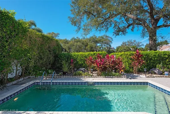 Property Slideshow image 3 of 18 | 808 rue deville # 35, Naples, FL, 34108