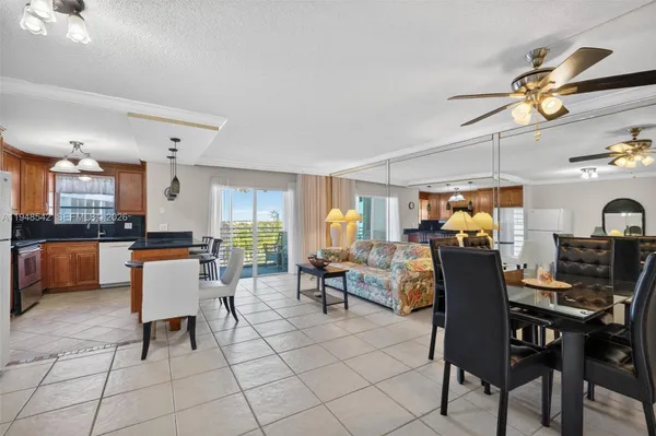 Property Slideshow image 2 of 33 | 2731 ne 14th street cswy 919, Pompano Beach, FL, 33062