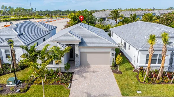 Property Slideshow image 2 of 27 | 2691 ridgecrest pl, Naples, FL, 34112