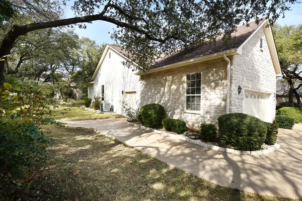 Property Slideshow image 2 of 29 | 226 whispering wind dr, Georgetown, TX, 78633