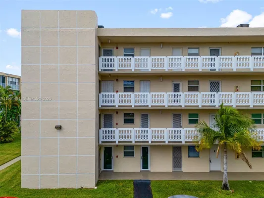 Property Slideshow image 2 of 38 | 1024 se 3rd ave 301, Dania Beach, FL, 33004
