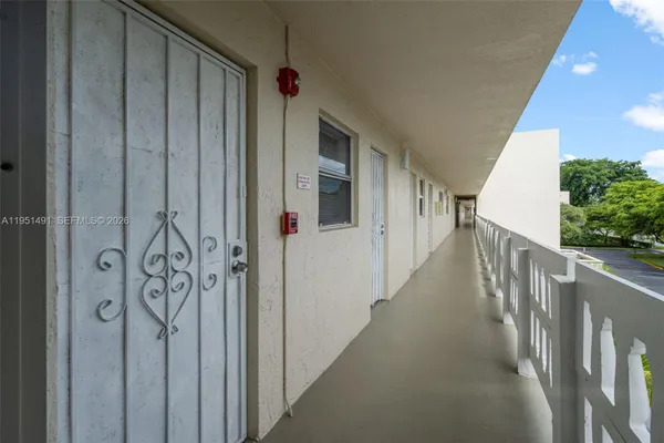 Property Slideshow image 3 of 38 | 1024 se 3rd ave 301, Dania Beach, FL, 33004