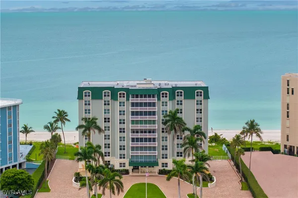 Property Slideshow image 3 of 21 | 3003 gulf shore blvd 404, Naples, FL, 34103