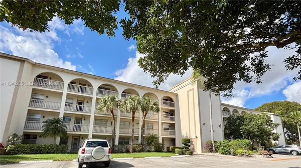 Property Slideshow image 3 of 74 | 4602 martinique way e3, Coconut Creek, FL, 33066