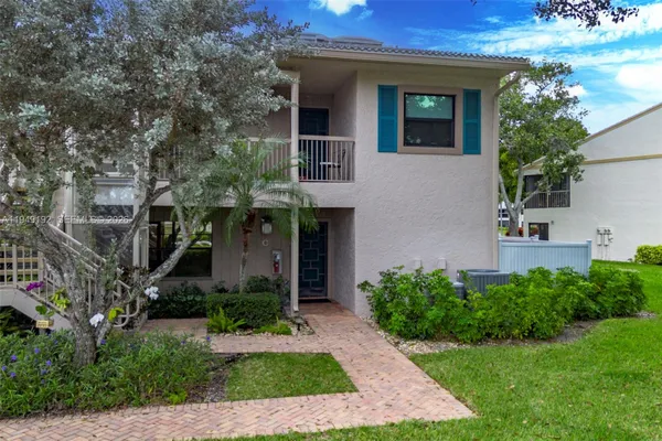 Property Slideshow image 2 of 75 | 2 eastgate dr c, Boynton Beach, FL, 33436
