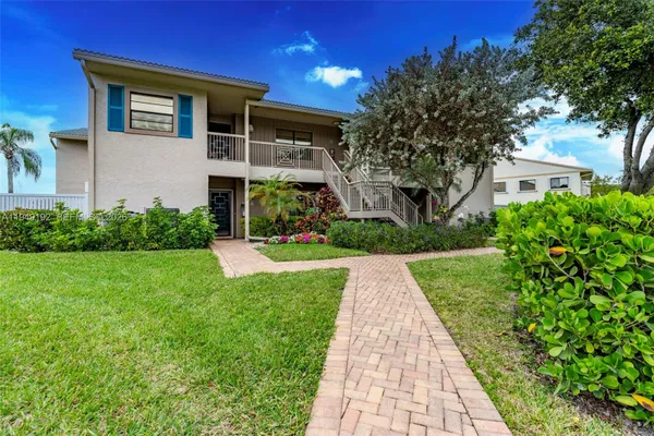 Property Slideshow image 3 of 75 | 2 eastgate dr c, Boynton Beach, FL, 33436