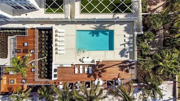 Property Slideshow image 2 of 29 | 3377 gulf shore blvd 6c, Naples, FL, 34103