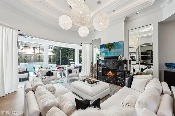 Property Slideshow image 3 of 25 | 538 riviera dr, Naples, FL, 34103