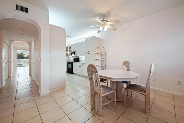 Property Slideshow image 3 of 26 | 7739 southampton ter 202, Tamarac, FL, 33321