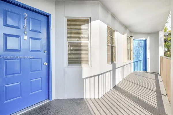 Property Slideshow image 2 of 31 | 650 sw 124th ter 214p, Pembroke Pines, FL, 33027