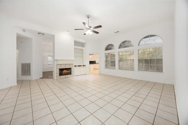 Property Slideshow image 3 of 19 | 902 w palmcrest ct, Pearland, TX, 77584