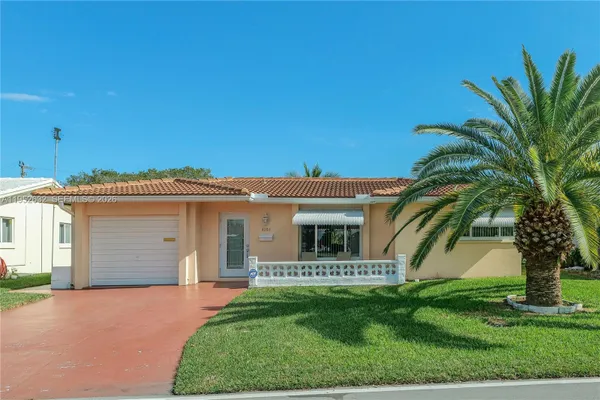 Property Slideshow image 2 of 42 | 4904 mainland dr, Tamarac, FL, 33319