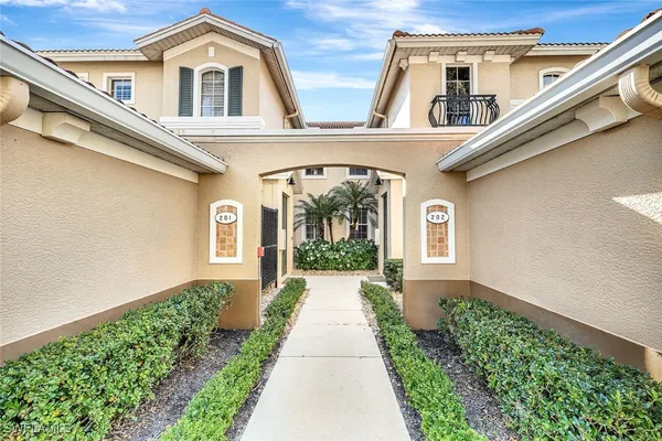 Property Slideshow image 2 of 48 | 11089 harbour yacht ct 3, Fort Myers, FL, 33908
