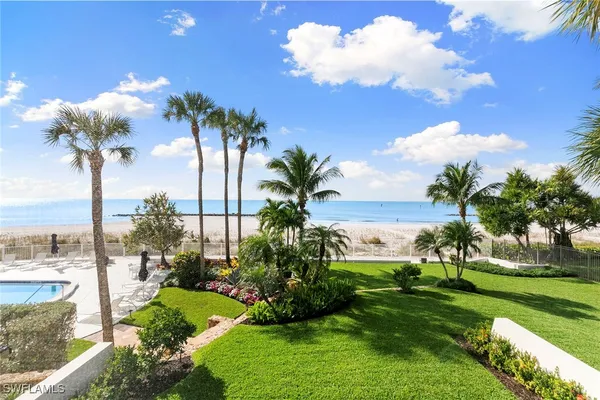Property Slideshow image 2 of 36 | 2171 gulf shore blvd 204, Naples, FL, 34102