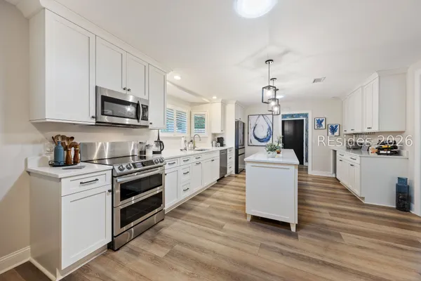 Property Slideshow image 3 of 61 | 2 fish hawk, Hilton Head Island, SC, 29926