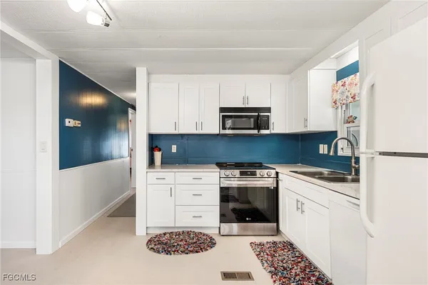 Property Slideshow image 3 of 43 | 5513 salem ln, North Fort Myers, FL, 33917