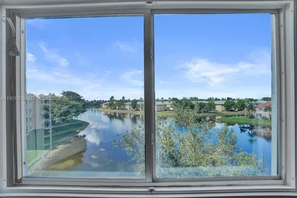 Property Slideshow image 3 of 75 | 7763 southampton ter 403, Tamarac, FL, 33321