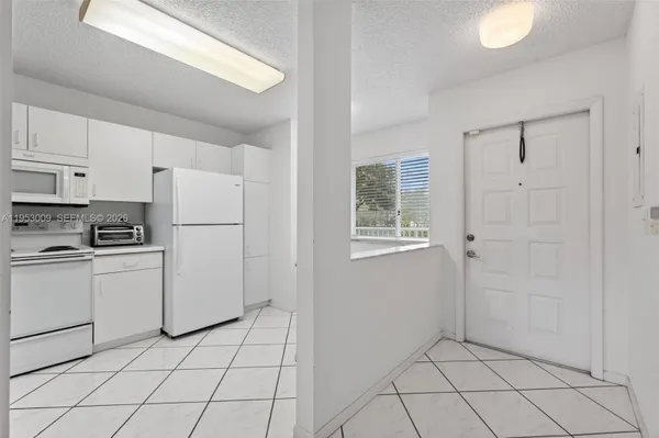 Property Slideshow image 3 of 34 | 9525 weldon cir h205, Tamarac, FL, 33321