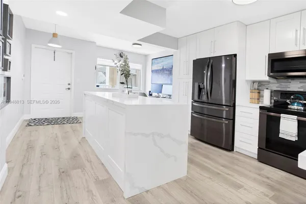 Property Slideshow image 2 of 53 | 7763 southampton ter 211, Tamarac, FL, 33321