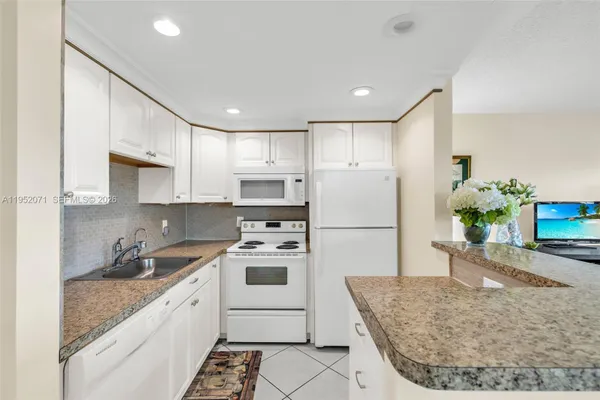 Property Slideshow image 2 of 41 | 391 grantham f 391, Deerfield Beach, FL, 33442