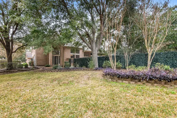 Property Slideshow image 3 of 34 | 2 surrey run pl, The Woodlands, TX, 77384