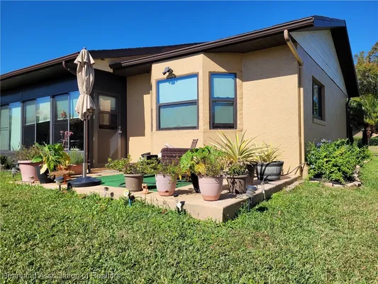 Property Slideshow image 2 of 10 | 2422 hidden creek cir, Sebring, FL, 33870