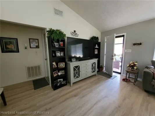 Property Slideshow image 3 of 21 | 2422 hidden creek cir, Sebring, FL, 33870