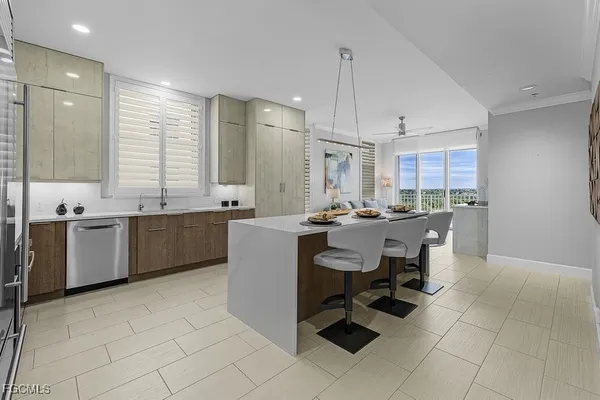 Property Slideshow image 2 of 40 | 14220 royal harbour ct 707, Fort Myers, FL, 33908