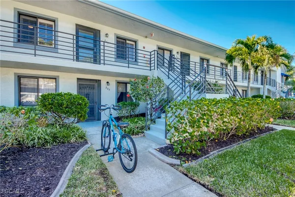 Property Slideshow image 2 of 50 | 12520 cold stream dr 209, Fort Myers, FL, 33912
