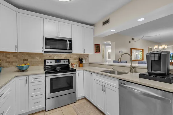 Property Slideshow image 2 of 36 | 9 plantation dr 204, Vero Beach, FL, 32966