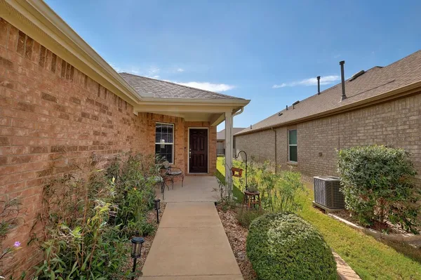 Property Slideshow image 2 of 26 | 504 hereford ln, Georgetown, TX, 78633