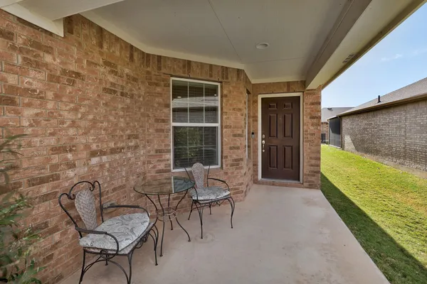 Property Slideshow image 3 of 26 | 504 hereford ln, Georgetown, TX, 78633