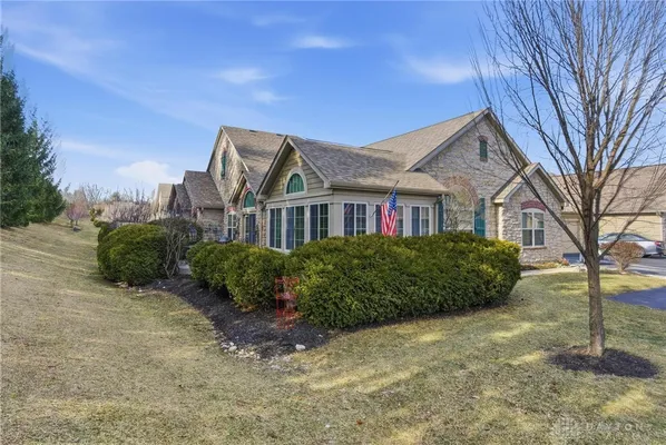 Property Slideshow image 3 of 32 | 2407 locust hill blvd, Beavercreek, OH, 45431