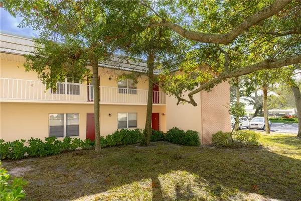 Property Slideshow image 3 of 36 | 25 vista gardens trl apt 201, Vero Beach, FL, 32962