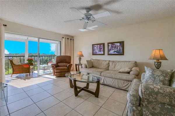Property Slideshow image 3 of 52 | 5860 nw 44th st 711, Lauderhill, FL, 33319